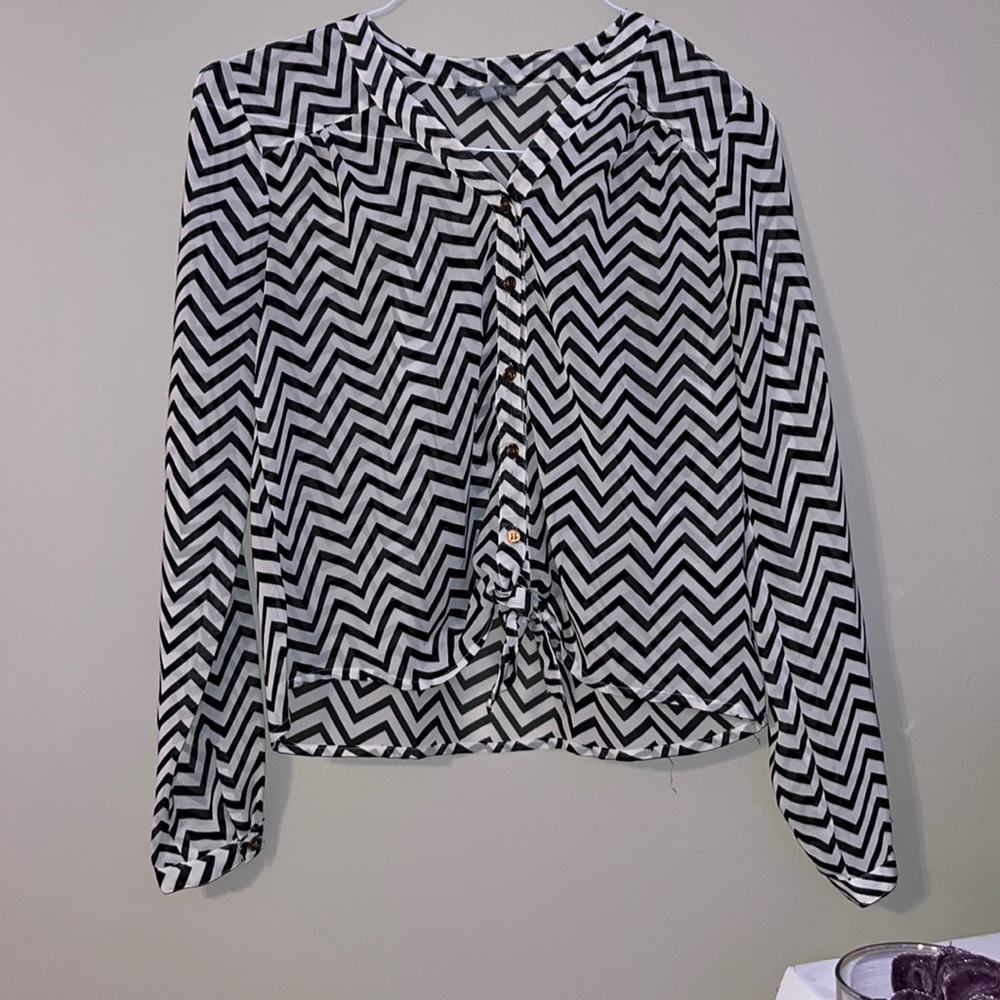 charlotte russe black and white chevron size small blouse